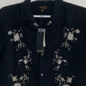 Truth by Republic Black Cross-stitch Embroidered Floral Camp Shirt Size M NWT